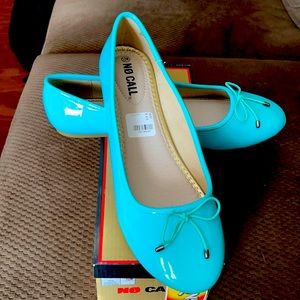 Turquoise patent leather like flat shoe.